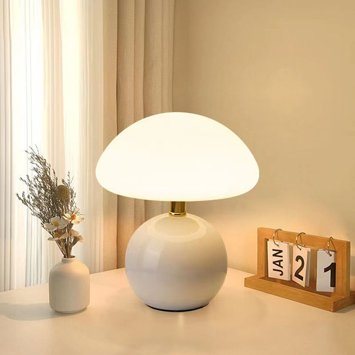 Lámpara de mesa tipo hongo estilo Bauhaus, diseño moderno y funcional para el hogar.
