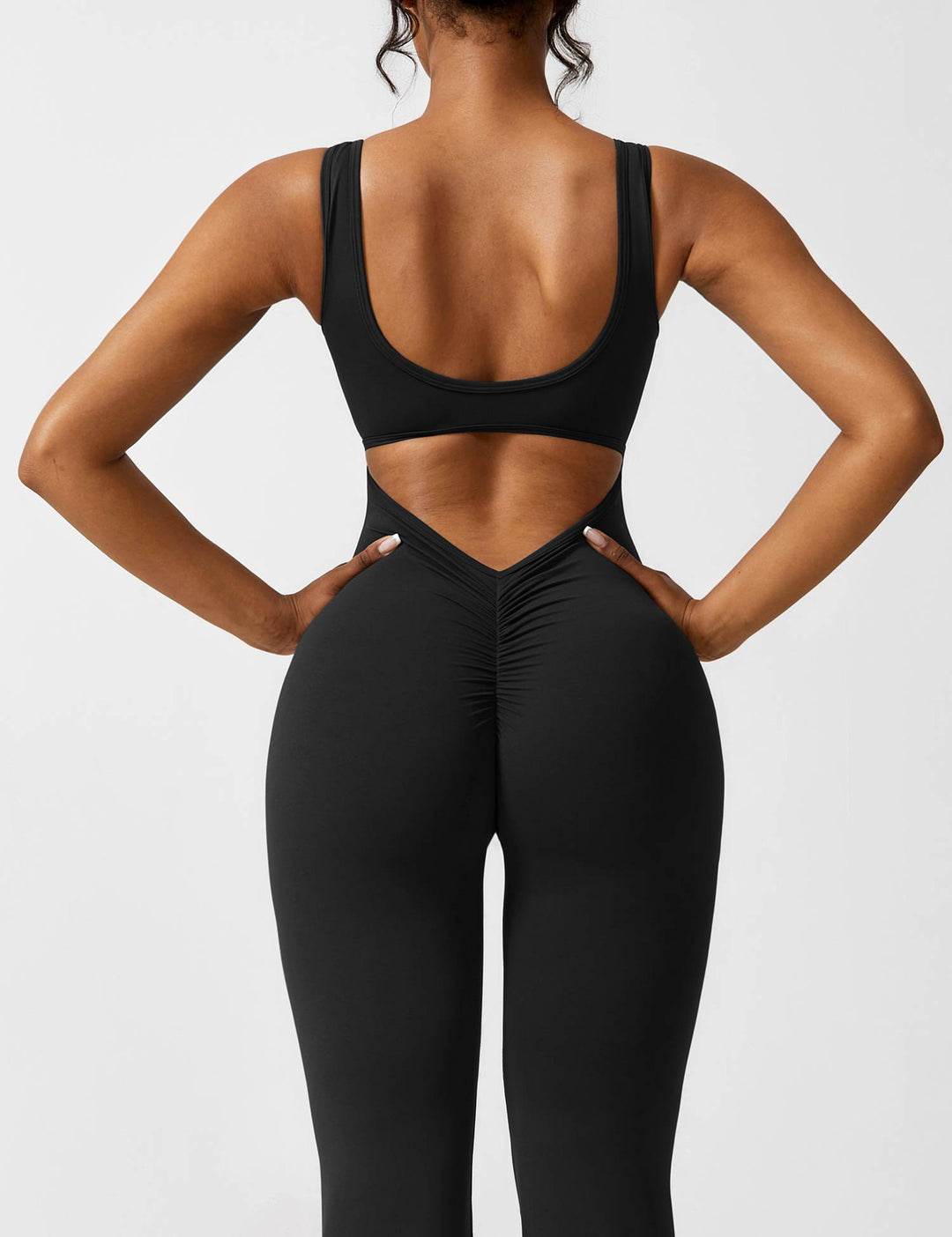Mono casual de mujer, espalda en V y pierna acampanada, ideal para el día a día.