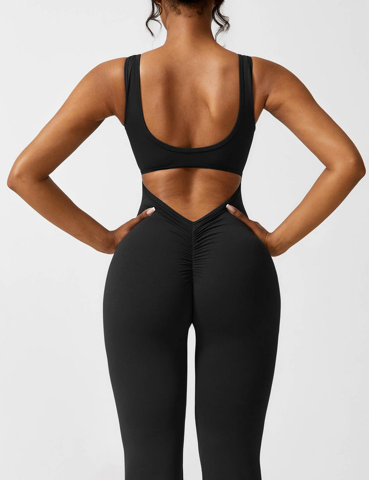 Mono casual de mujer, espalda en V y pierna acampanada, ideal para el día a día.