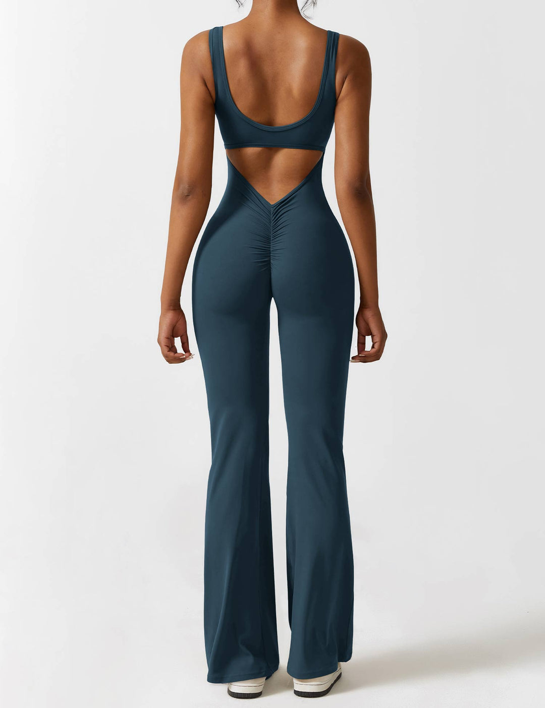 Mono de mujer, diseño espalda en V y pierna acampanada, estilo moderno y sofisticado.