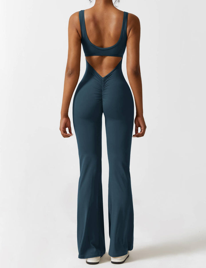 Mono de mujer, diseño espalda en V y pierna acampanada, estilo moderno y sofisticado.