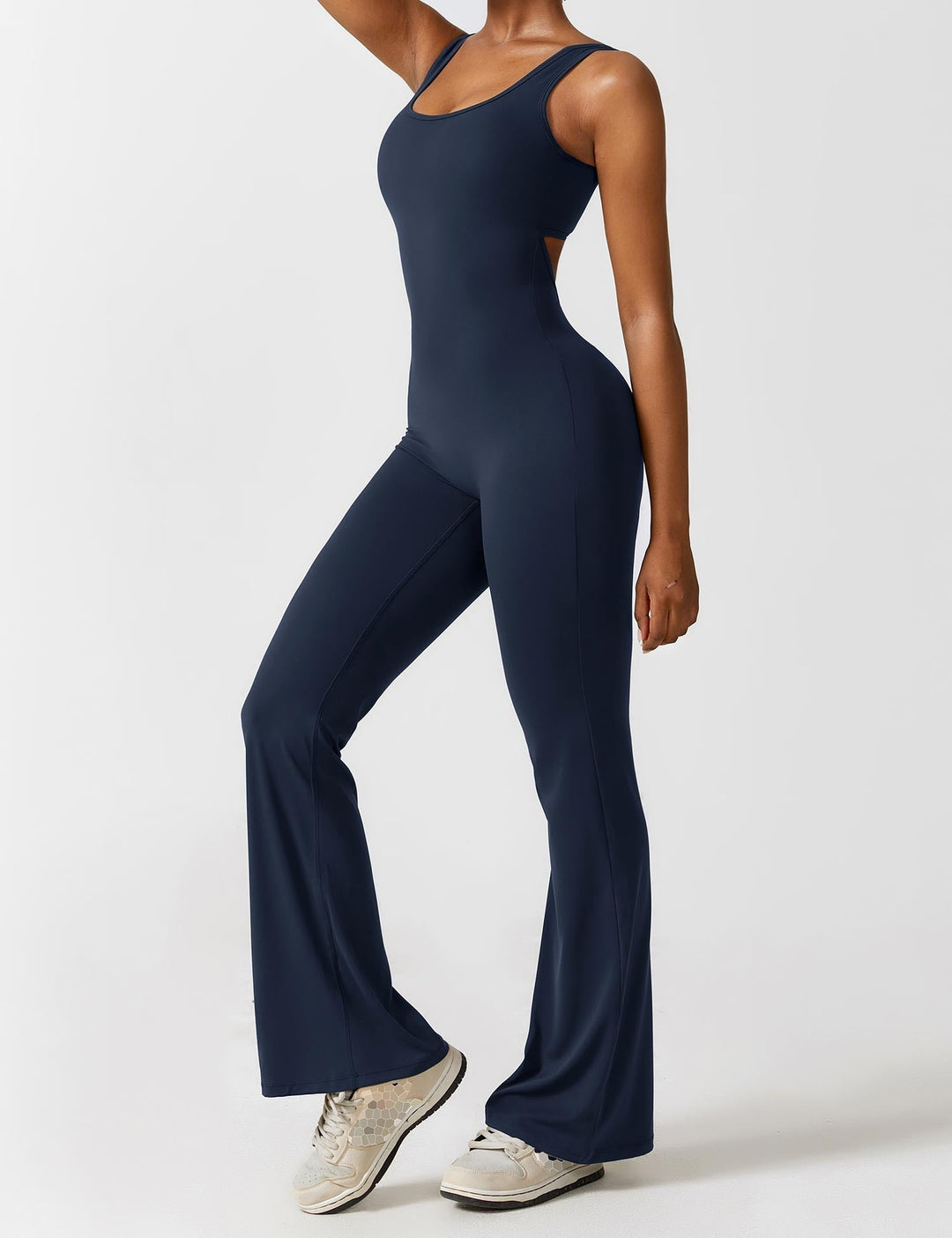 Mono elegante, espalda en V, pierna acampanada, para mujer, un básico versátil y chic.