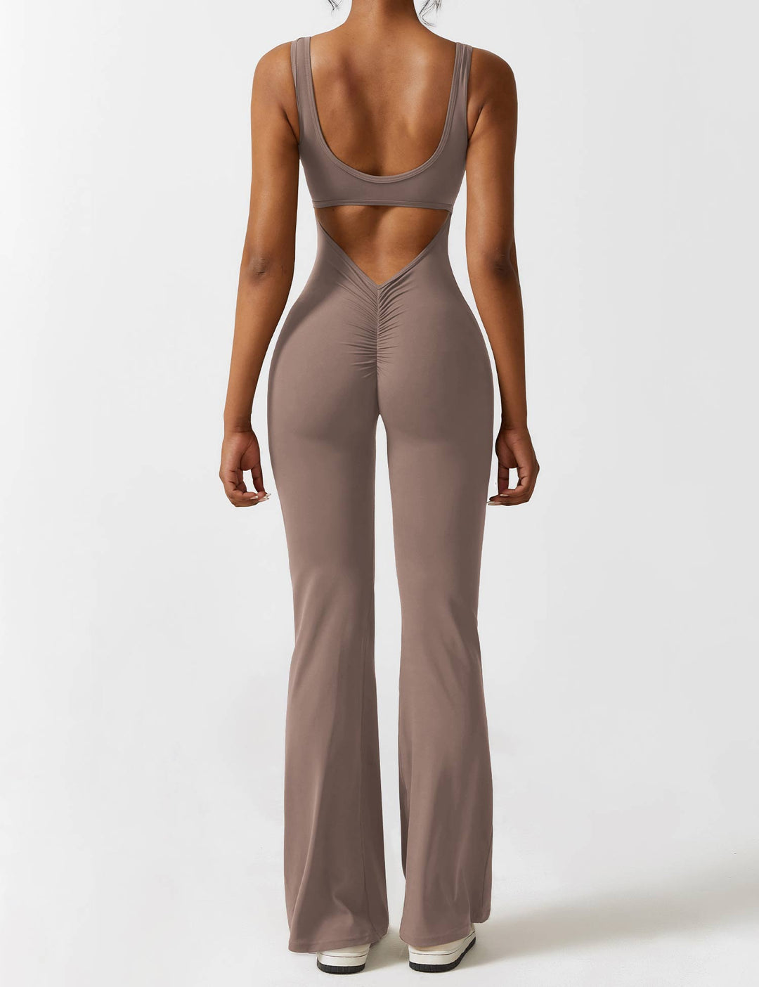 Mono de mujer estilo chic, espalda en V y pierna acampanada, ropa versátil para ti.