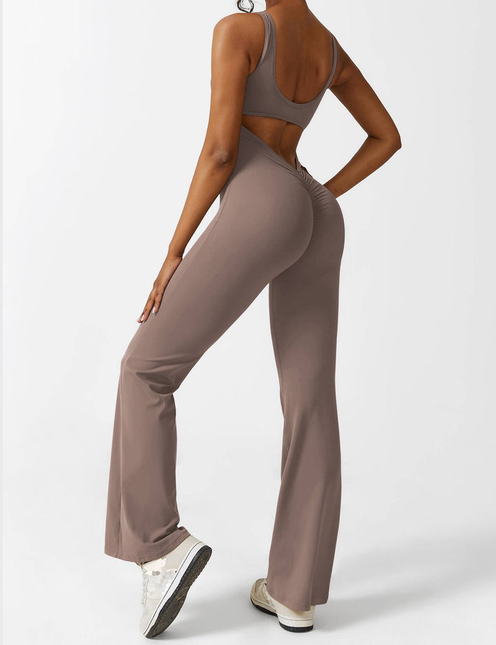 Jumpsuit chic de verano, espalda en V y pierna acampanada, ideal para tus vacaciones.