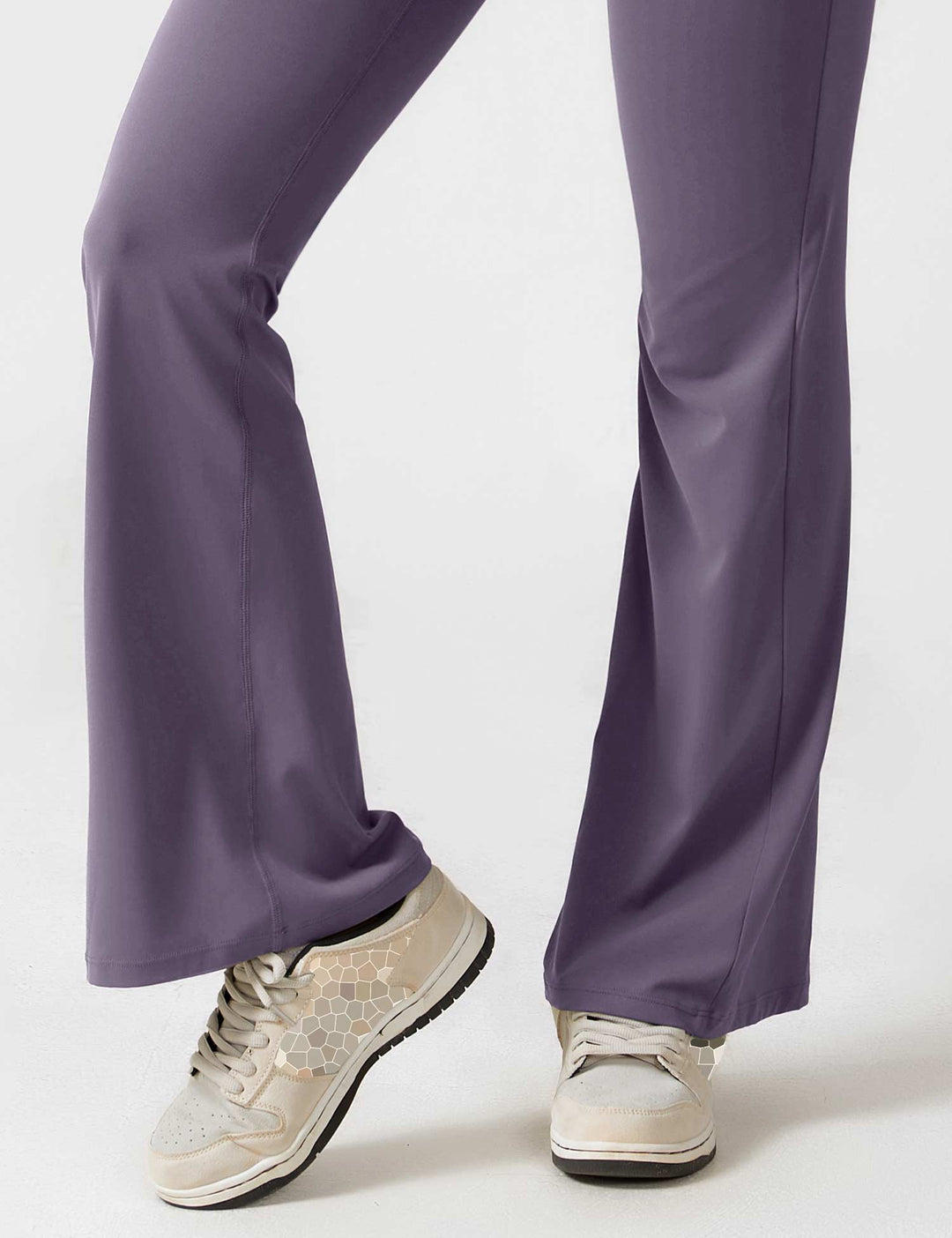 Jumpsuit chic de verano, espalda en V y pierna acampanada, el outfit perfecto.