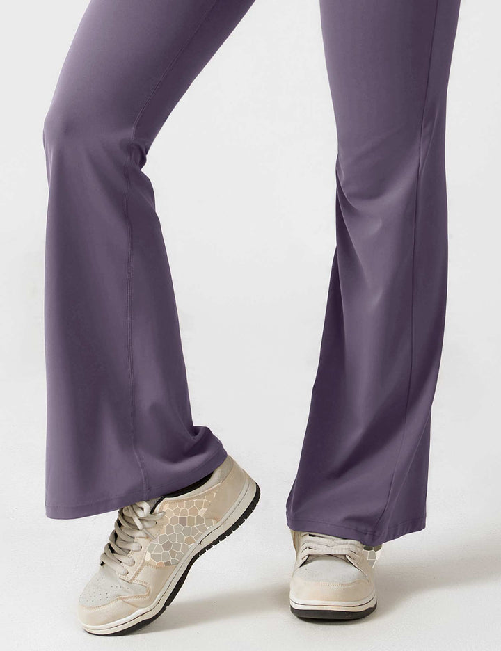 Jumpsuit chic de verano, espalda en V y pierna acampanada, el outfit perfecto.