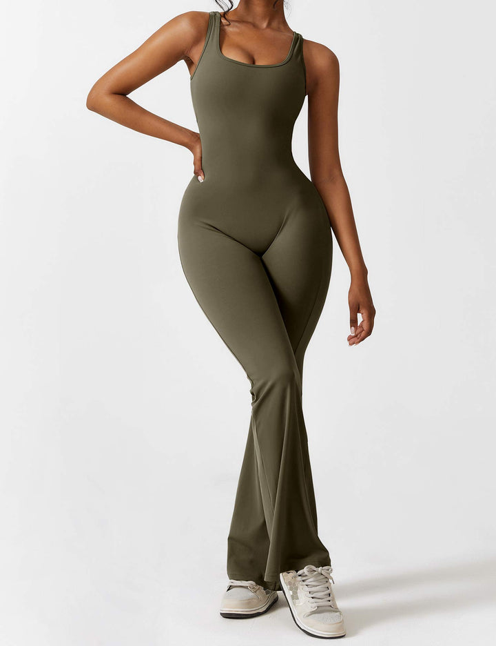 Mono casual de mujer, espalda en V, pierna acampanada, para un outfit desenfadado.