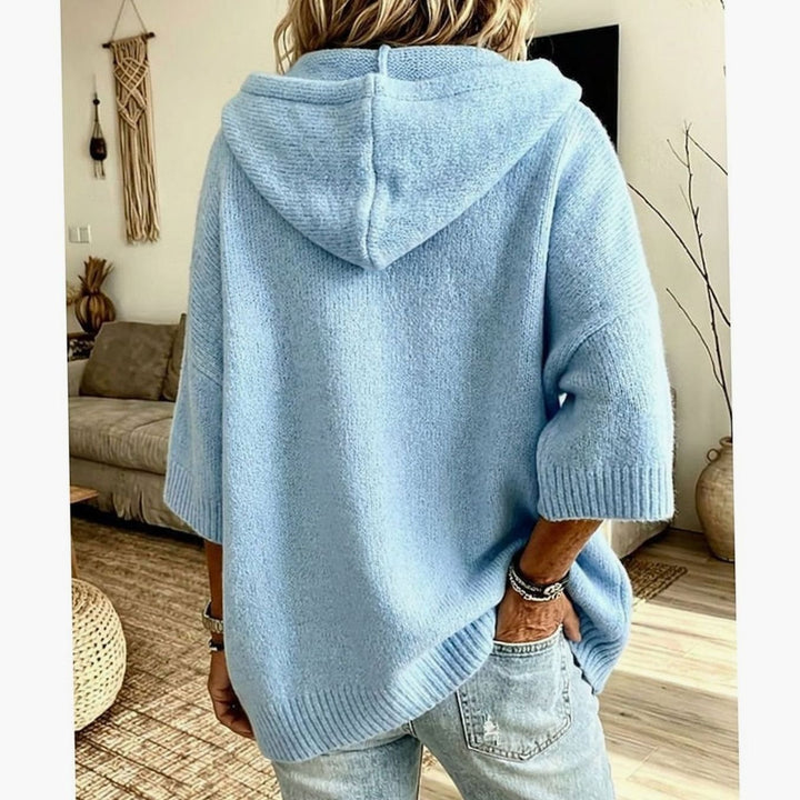 Chaquetón cárdigan abierto para mujer, con capucha y tejido de punto suave. Look casual y moderno.