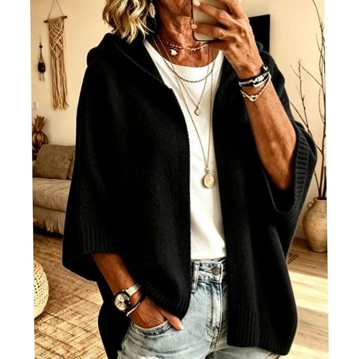 Moda mujer: cárdigan suave con capucha, estilo abierto y relajado. Perfecto como abrigo ligero para cualquier ocasión.