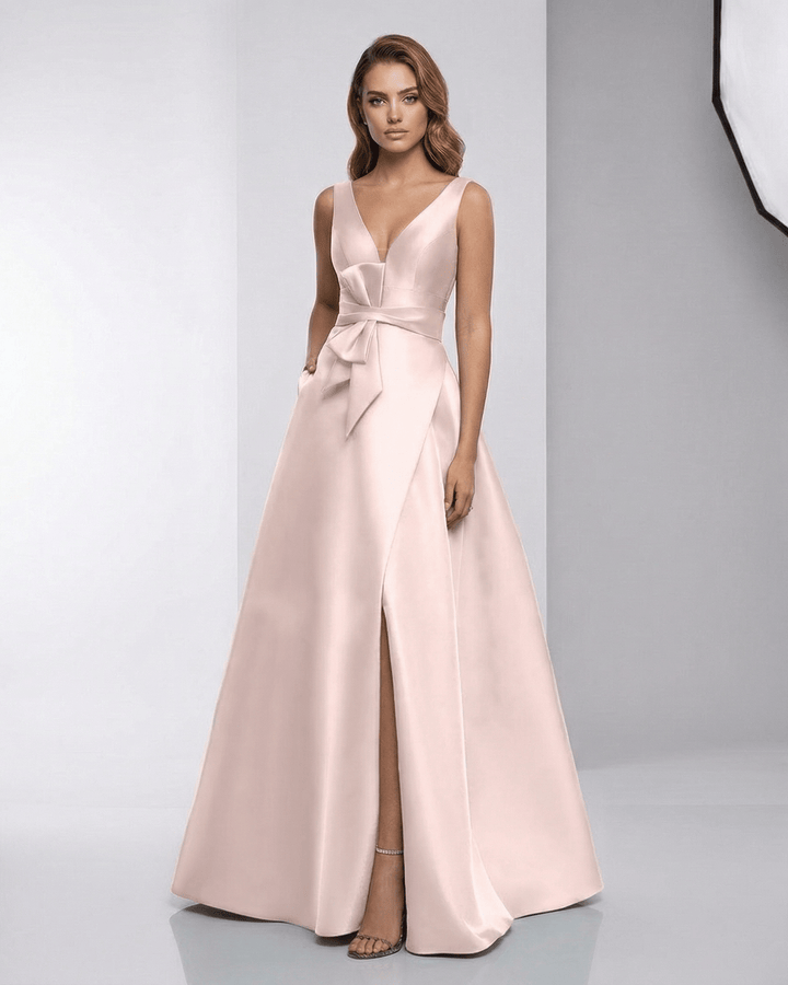 Vestido maxi elegante para mujer con silueta A-line, escote en V y abertura lateral, ideal para noches inolvidables.