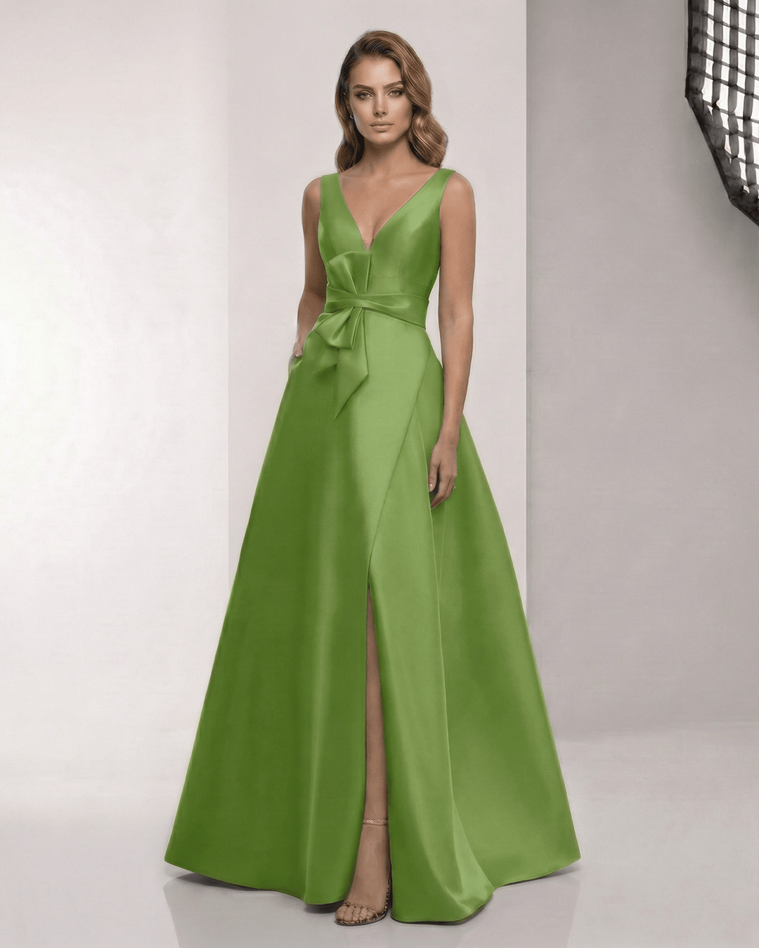 Vestido maxi Zafira verde esmeralda elegante para noche y gala, ideal para fiesta o evento formal de mujer.