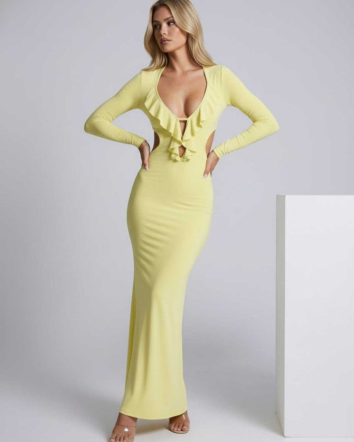 Vestido largo blanco mujer, corte slim fit, con escote en V profundo y detalle de espalda abierta. Moda elegante.
