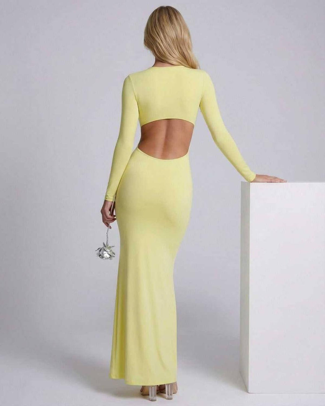 Vestido maxi blanco de fiesta mujer, diseño elegante con escote en V y espalda abierta. Perfecto para noche.