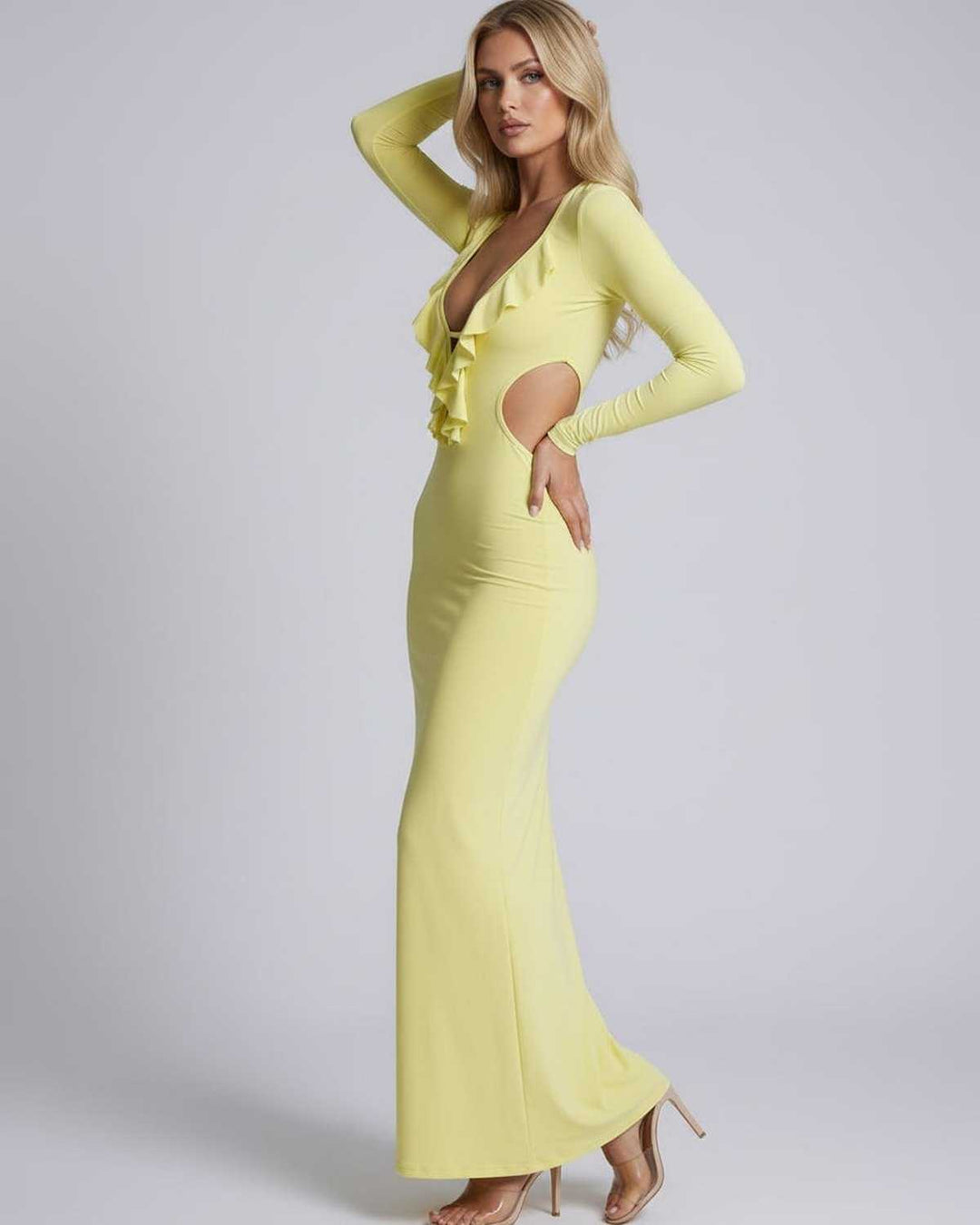 Vestido maxi blanco femenino, con escote V y espalda abierta. Vestido de fiesta noche para mujer moderna y chic.