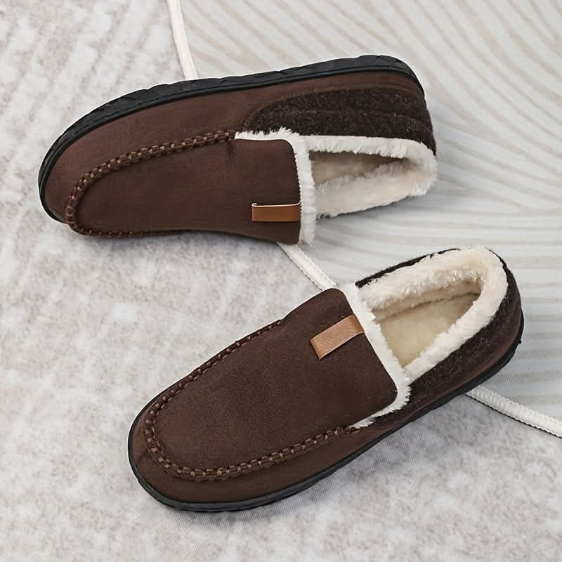Mocasines de hombre para interior y exterior, slip-on elegantes que definen el confort moderno.