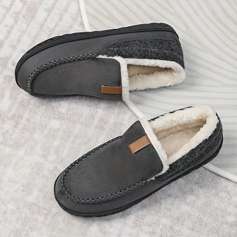 Calzado de hombre estilo slip-on, mocasines que combinan perfectamente elegancia y comodidad.
