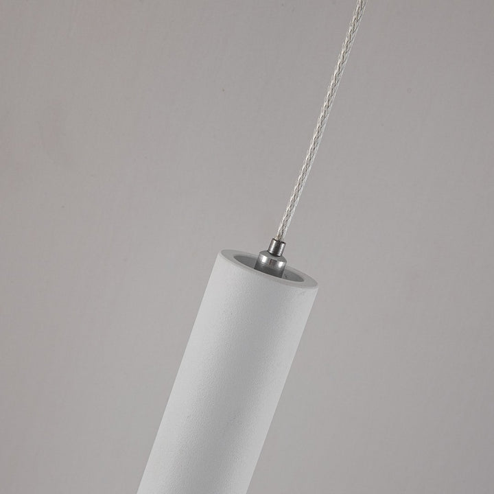 Lámpara colgante LED moderna de aluminio. Eficiencia energética y luz cálida, estilo minimalista.