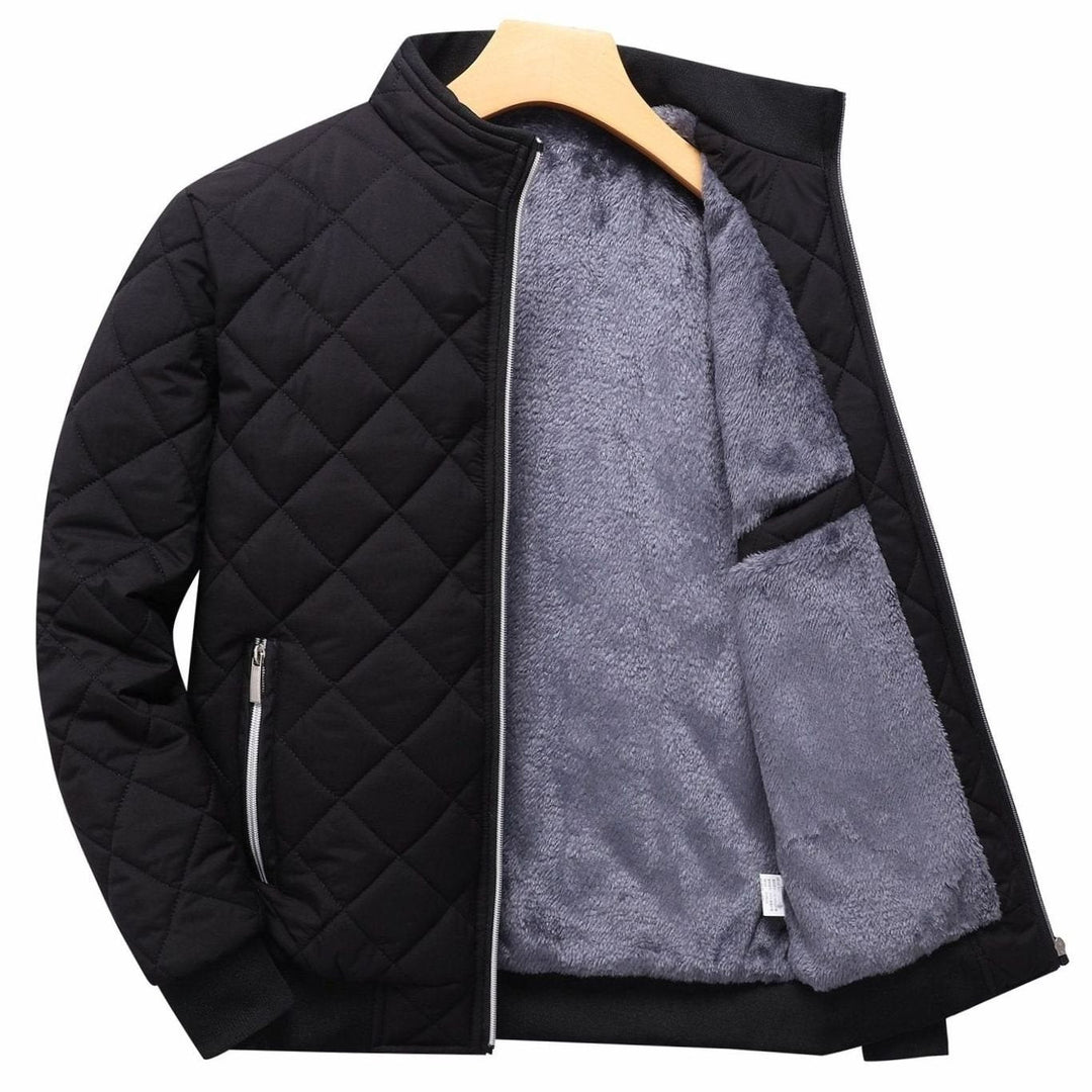 Cazadora bomber acolchada de hombre con forro polar, cálida para invierno y estilo casual.