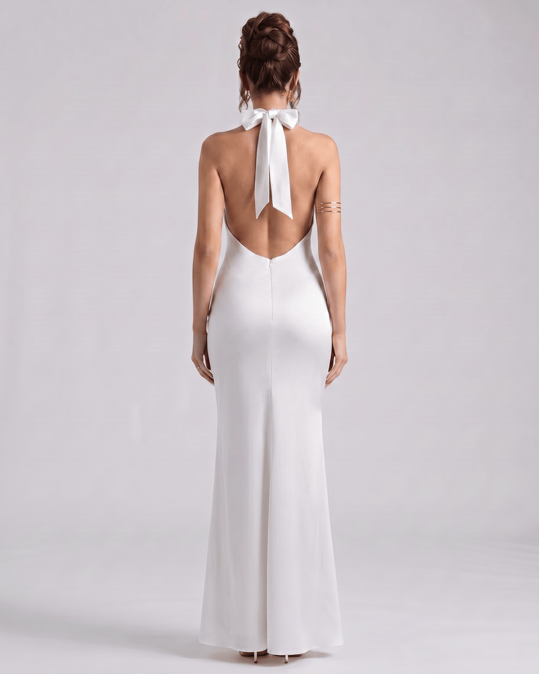 Vestido largo Zerelle estilo columna sin mangas, escote Halter. Perfecto para mujer elegante.