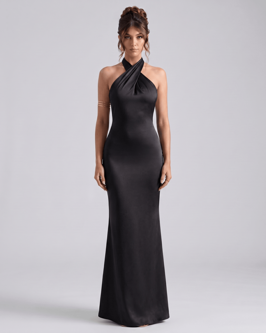 Vestido Maxi Zerelle elegante para mujer, escote Halter. Ideal para eventos formales.