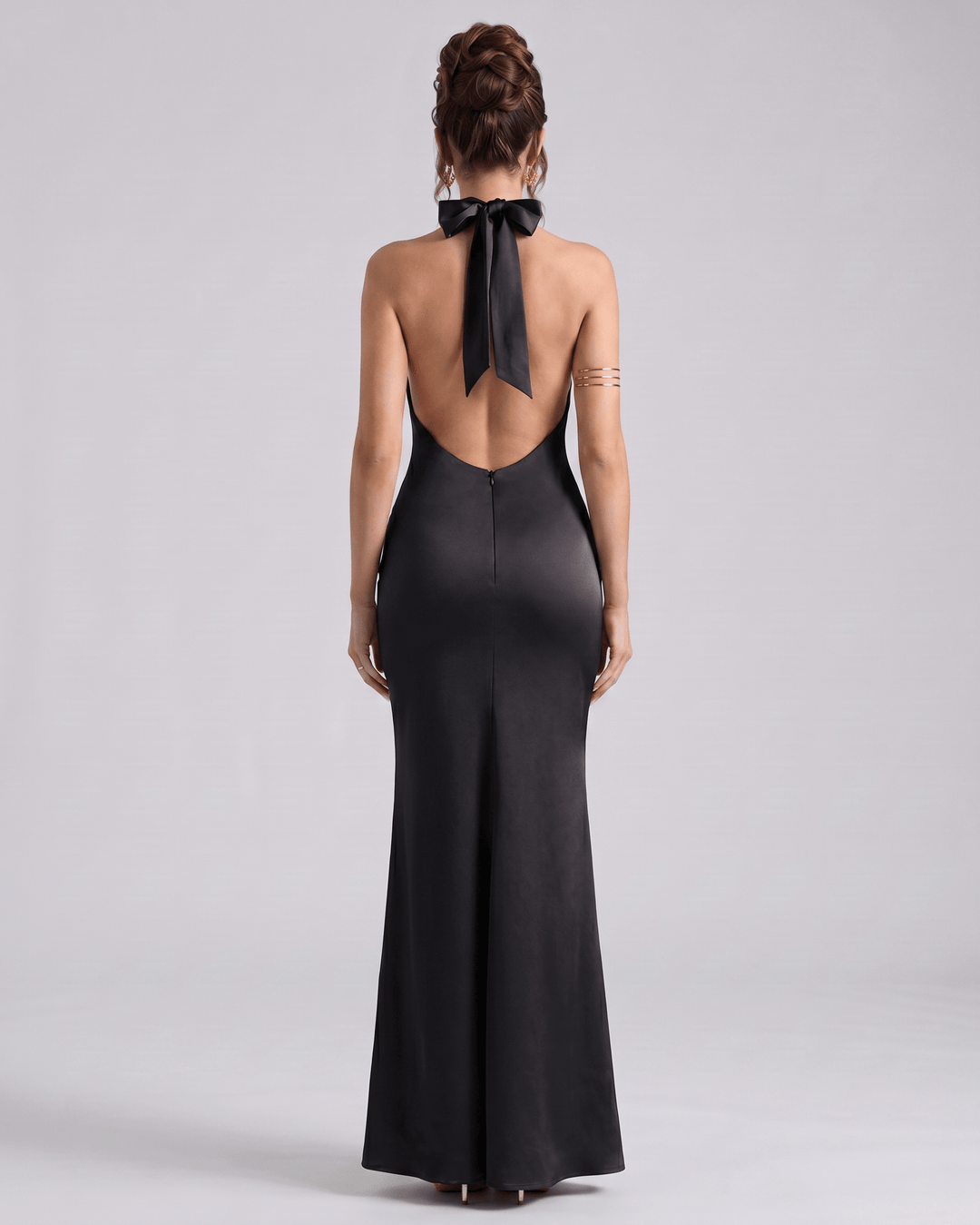 Vestido de noche Zerelle con escote Halter, largo y elegante para fiesta o boda.