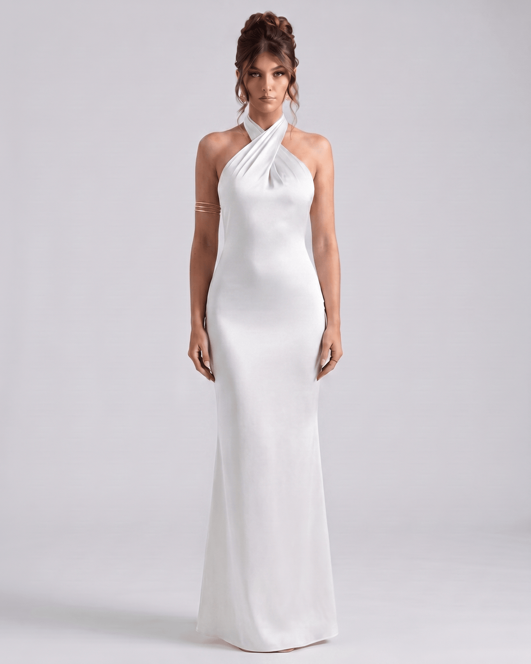 Vestido de noche Zerelle Maxi, escote Halter. Elegante y formal para bodas o fiestas.