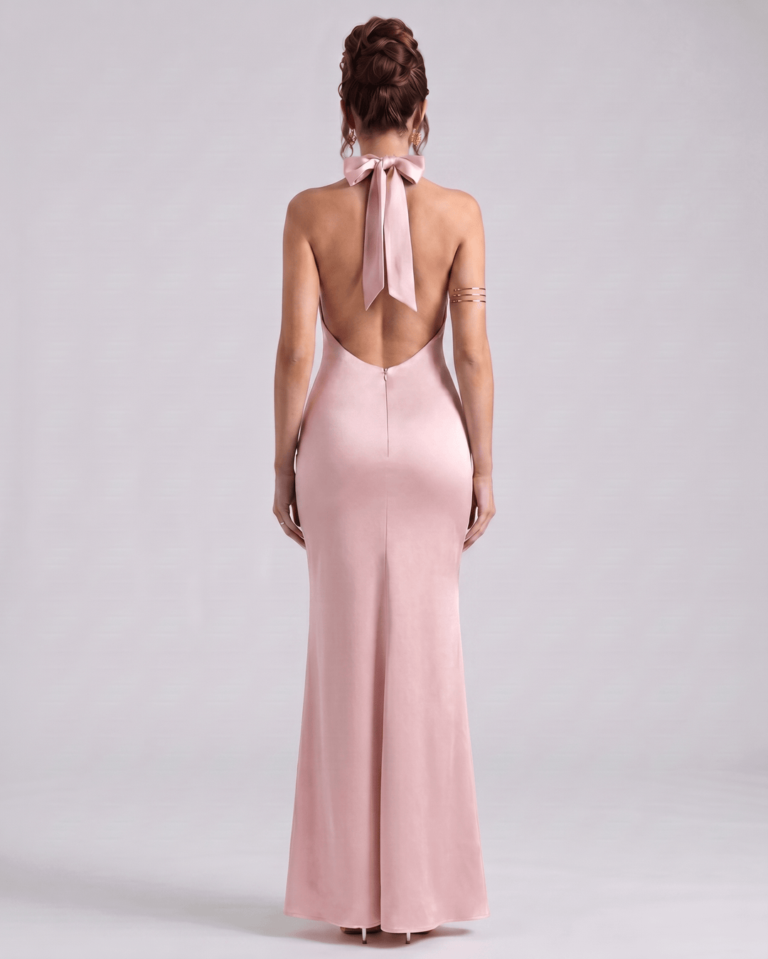 Vestido Zerelle de noche, escote Halter, estilo columna. Elegancia y sofisticación para mujer.