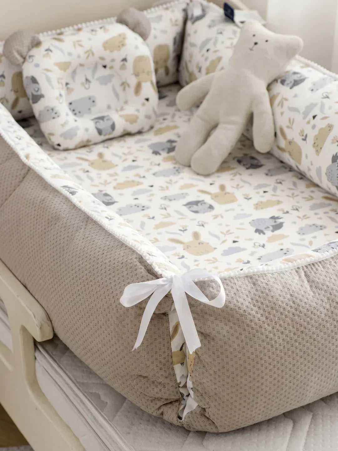 Soporte y confort para recién nacidos con Nido Bebé extralargo, cojín cervical de algodón natural.