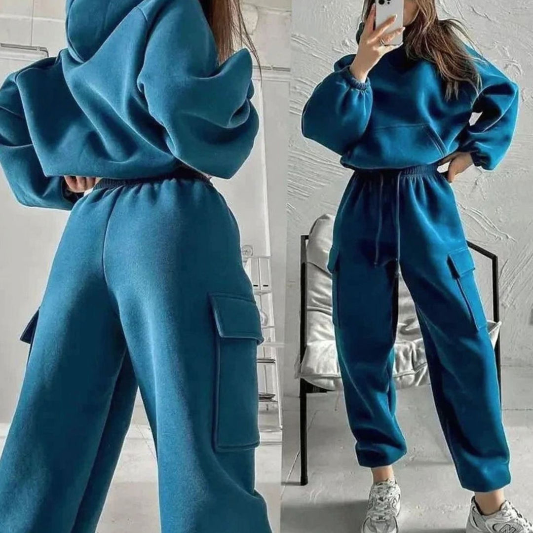 Moda mujer: Chándal de sudadera oversize y jogger cargo. Conjunto de ropa urbana de otoño/primavera.