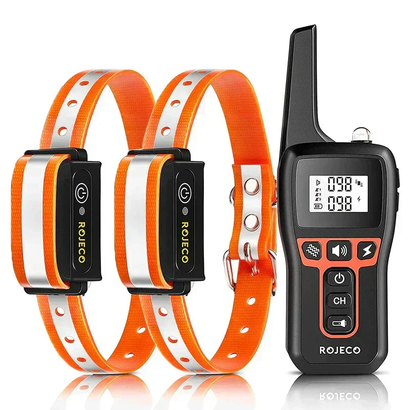 Primer plano del collar de adiestramiento de perros impermeable y recargable, con pantalla de control remoto.